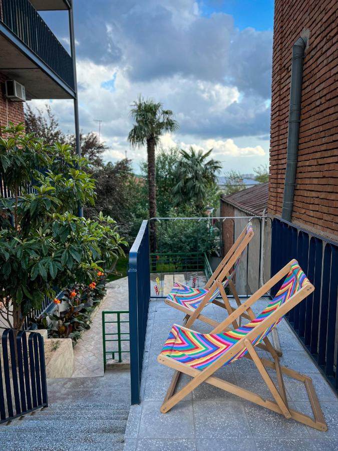 Black Tomato Hostel Koutaïssi Extérieur photo