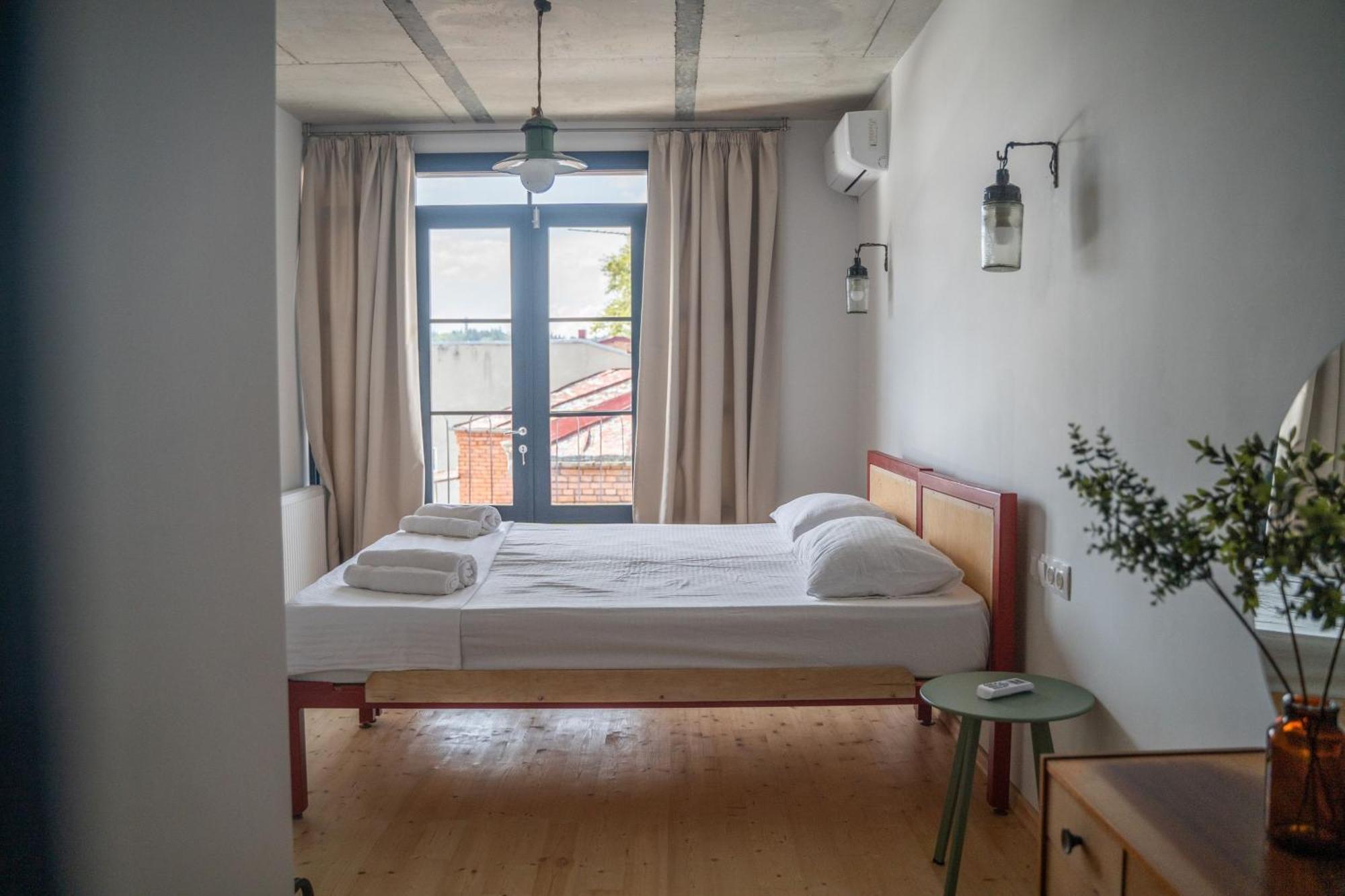 Black Tomato Hostel Koutaïssi Extérieur photo