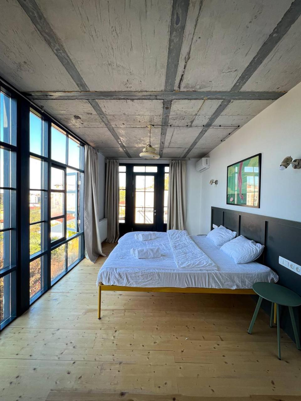 Black Tomato Hostel Koutaïssi Extérieur photo