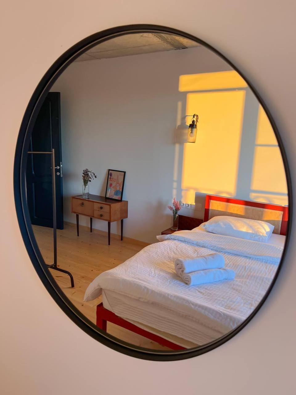 Black Tomato Hostel Koutaïssi Extérieur photo
