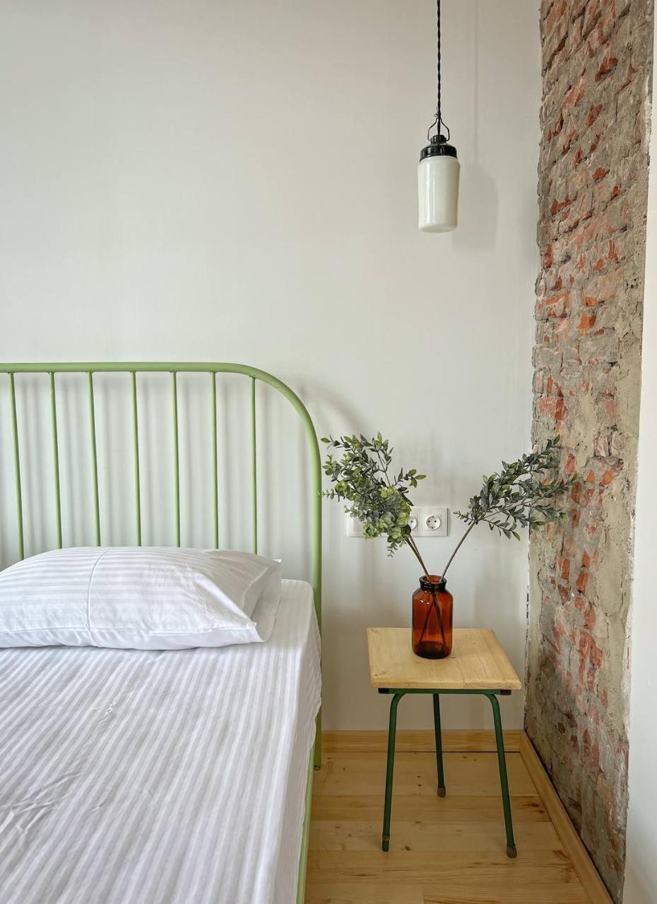 Black Tomato Hostel Koutaïssi Extérieur photo