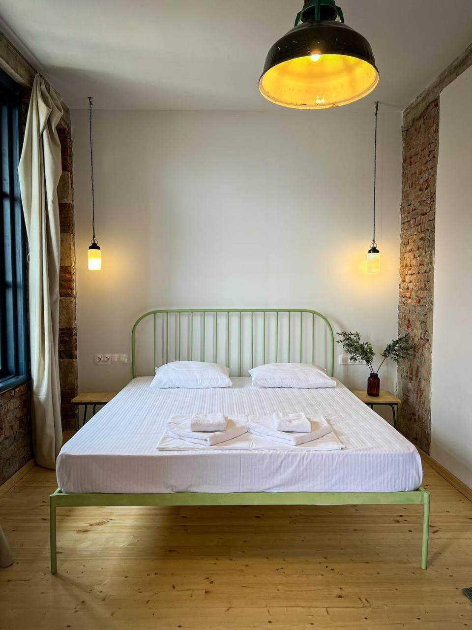 Black Tomato Hostel Koutaïssi Extérieur photo