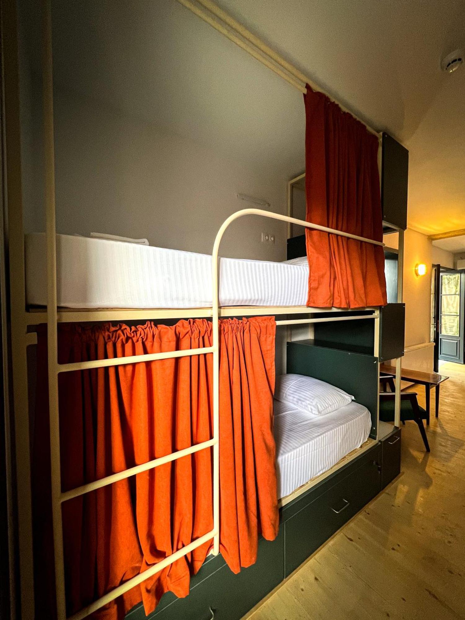 Black Tomato Hostel Koutaïssi Extérieur photo