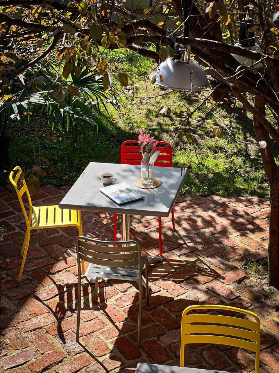 Black Tomato Hostel Koutaïssi Extérieur photo