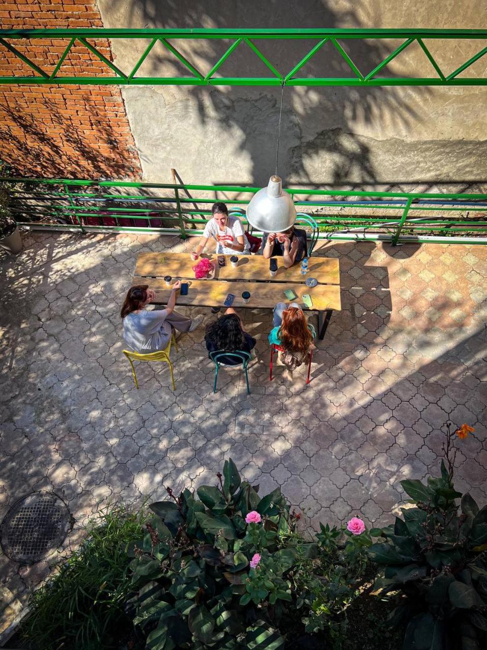 Black Tomato Hostel Koutaïssi Extérieur photo