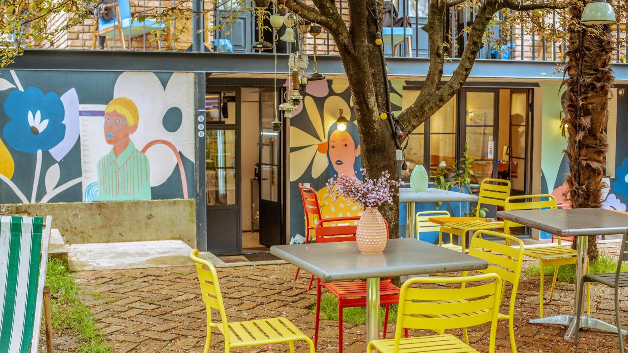 Black Tomato Hostel Koutaïssi Extérieur photo